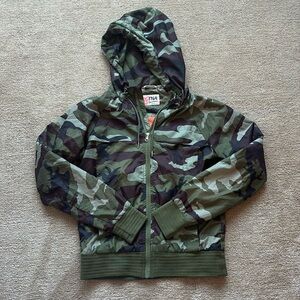 Aritzia tna camo rain jacket